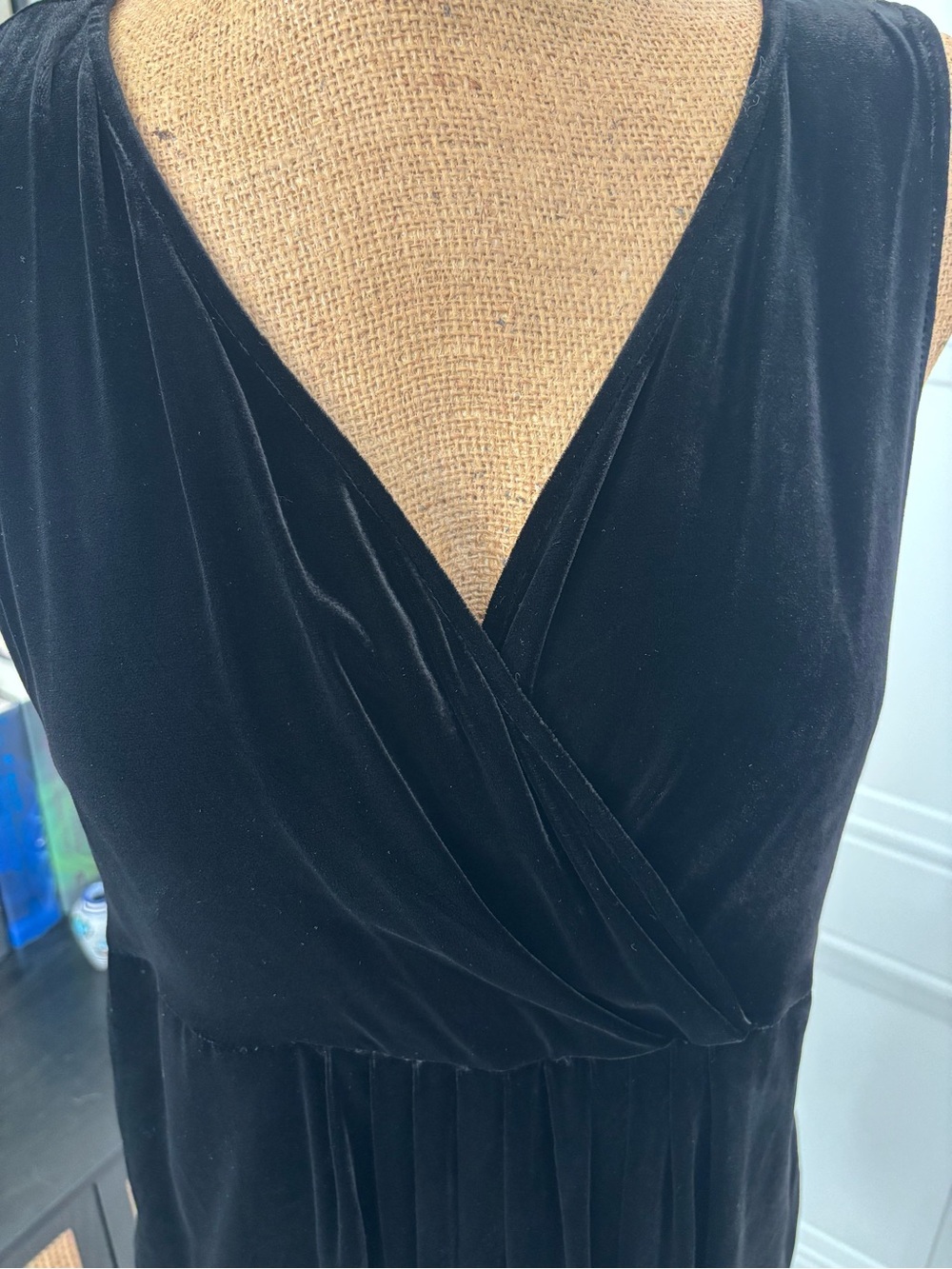 Eileen Fisher Deep Black Velvet Sleeveless Women’s top with side pockets